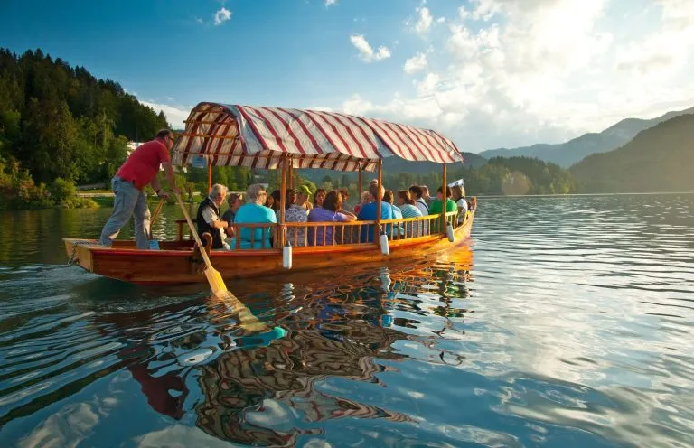 Bateau du lac de Bled